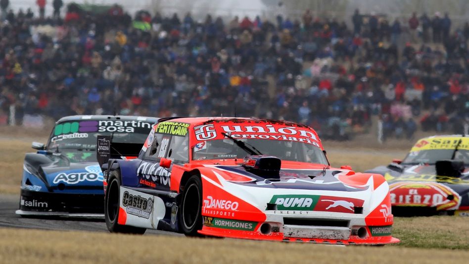 Castro vio la bandera a cuadros en el puestos 25° en la final del TC Pista que se llevó a cabo el pasado domingo en el autódromo de la ciudad puntana. Foto: gentileza Facebook Azul Sport Team.