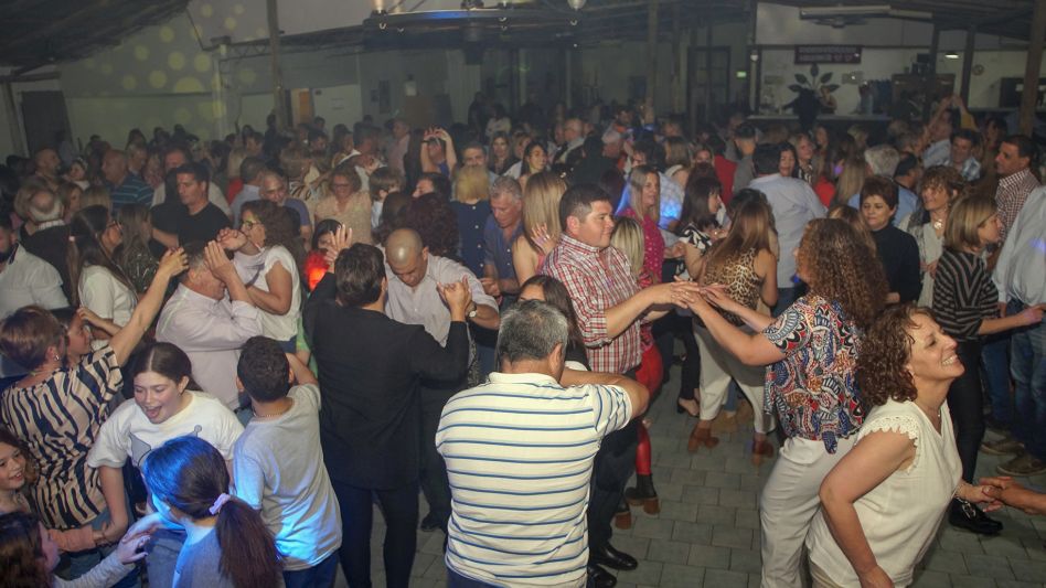 Se celebró con una gran peña bailable