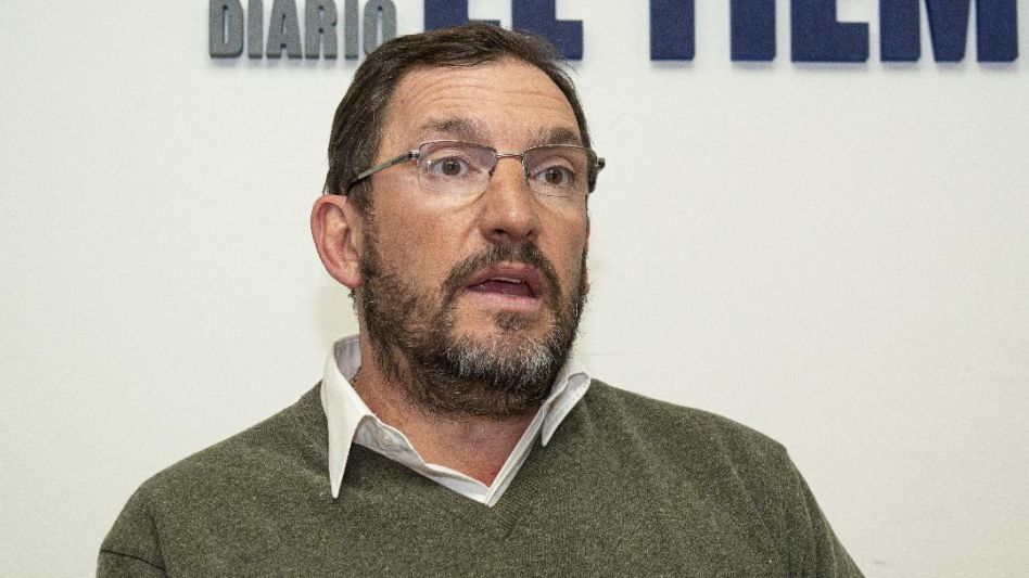 El presidente de la comisión directiva del Club de Remo de Azul, Juan Sorondo, el día que visitó la redacción de diario EL TIEMPO para anunciar la asamblea general ordinaria que se realizará este sába