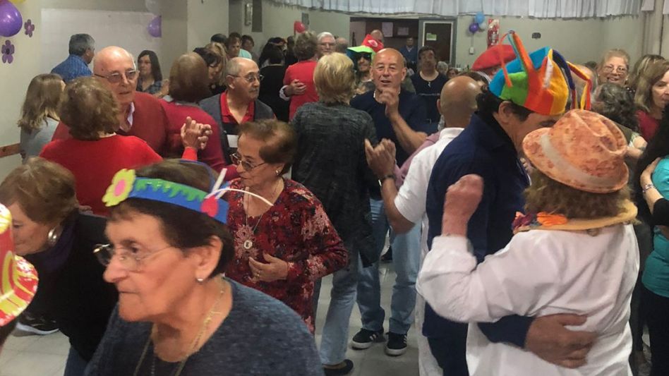 El pasado 20 de septiembre, los jubilados de General Alvear, Tapalqué y Roque Pérez festejaron su día. AGENCIA GENERAL ALVEAR/RAFAEL TORRES
