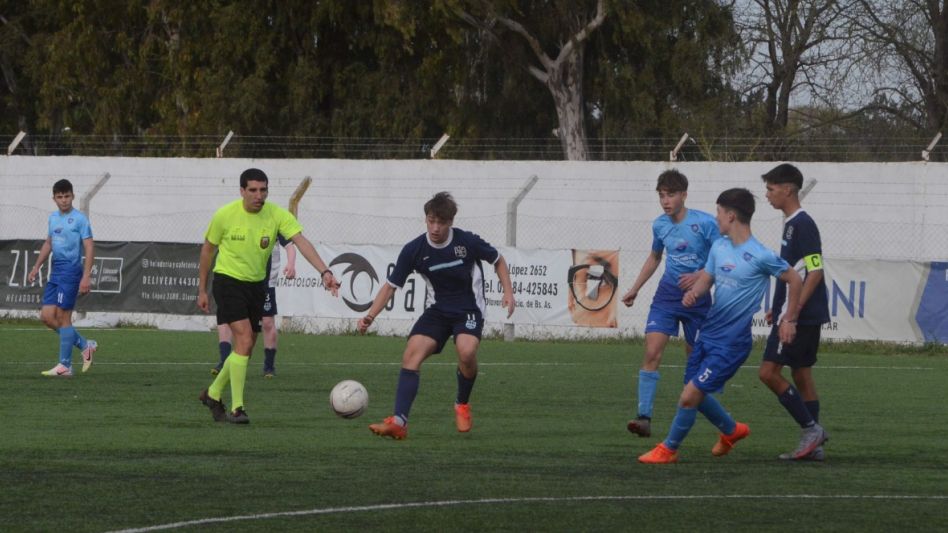 En la Sub 15, Olavarría le ganó a Azul por 1 a 0. Antes, los chicos de la Sub 13 vencieron a los locales y avanzaron a las semifinales. Foto: GENTILEZA EL POPULAR