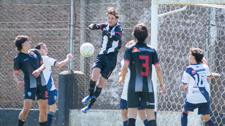 Inferiores: se jugó parcialmente la   novena fecha del Torneo Clausura