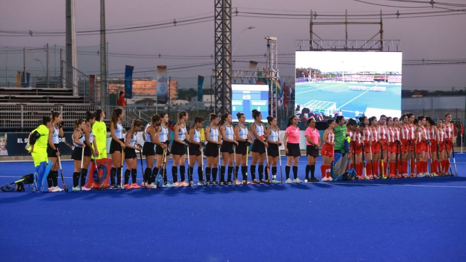 La azuleña Clara Barberi es la primera de la fila del cuadro argentino que se enfrentó a sus pares de Paraguay. Foto: internet.