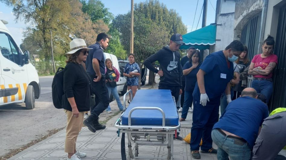 La brutal agresión que una joven sufriera el pasado domingo en la calle tiene desde ayer detenido al autor del hecho: su ahora ex novio. Será indagado hoy en sede judicial.  EPDS AZUL/PBA