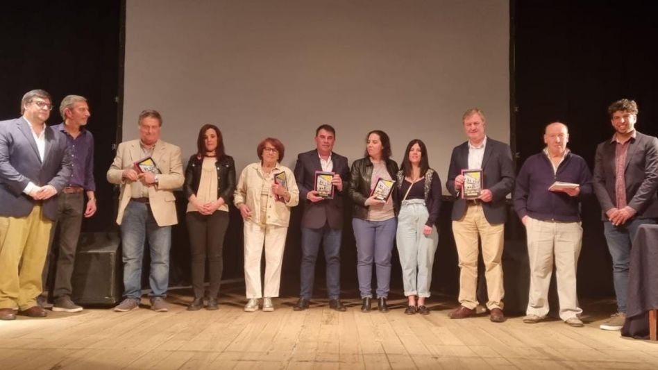 El intendente Bertellys participó del acto por el aniversario de la Asociación Española y Teatro Español