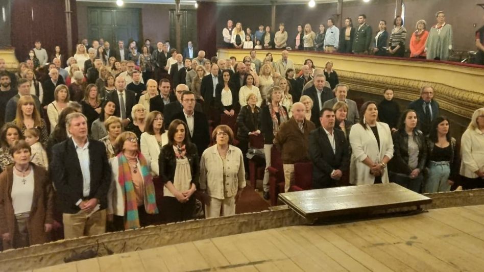El intendente Bertellys participó del acto por el aniversario de la Asociación Española y Teatro Español