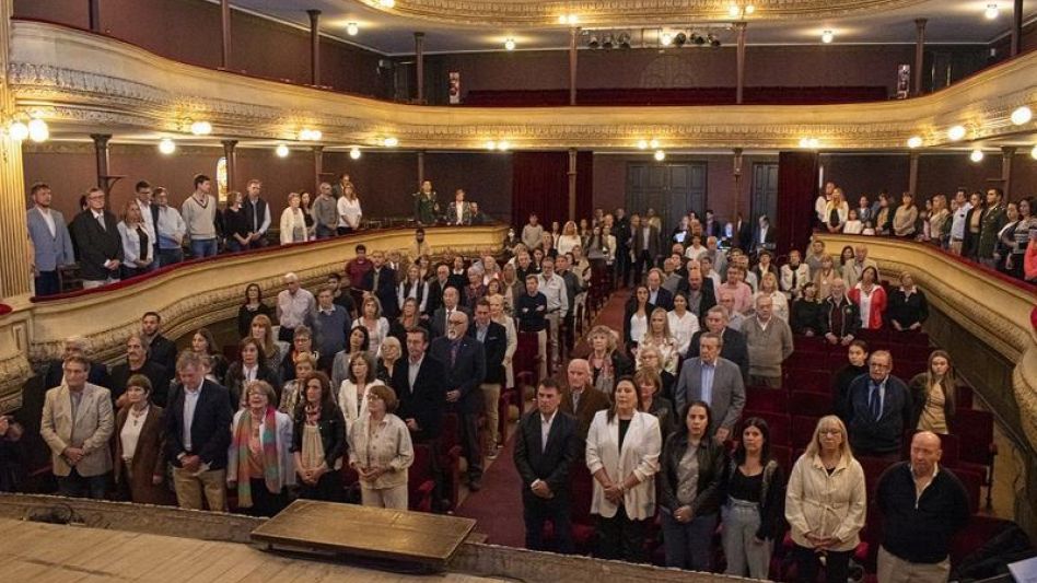 Al principio del acto de entonó las estrofas del Himno Nacional Argentino.
