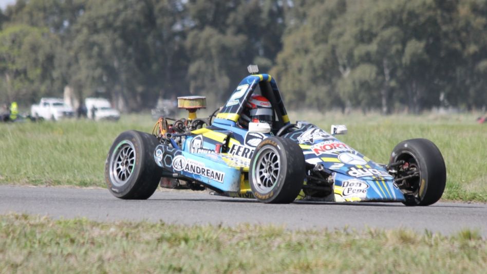 Natalio Jugón se impuso en la octava fecha de la Fórmula Azul, que corrió en el autódromo Oscar Mauricio Franco.