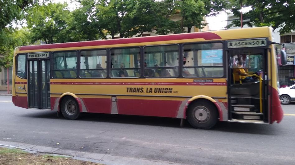 Se confirmó ayer un paro de colectivos para hoy y mañana en todo el interior del país. En azul la medida de fuerza afecta el servicio que presta la empresa La Unión. ARCHIVO/EL TIEMPO/NACHO CORREA