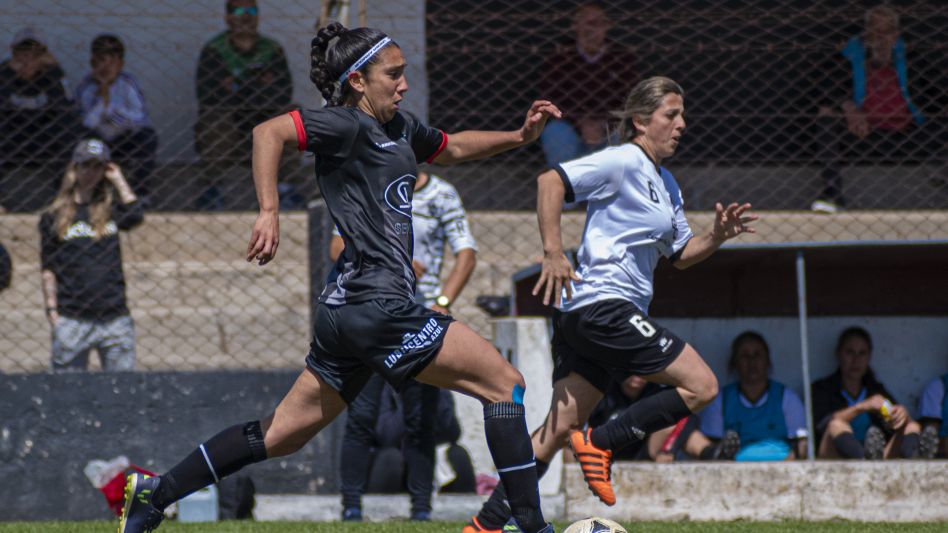 Athletic le ganó a Alumni por 1 a 0 y se metió en las semifinales del Torneo Clausura de Fútbol Femenino. FOTOS: NICOLÁS MURCIA