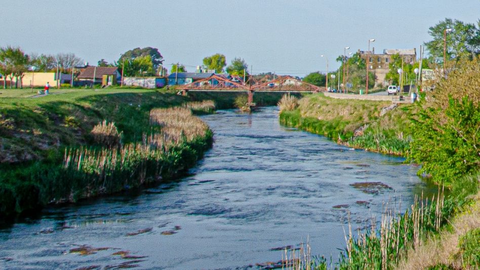 El sector del Arroyo Azul en el que se prevé construir un nuevo puente. GENTILEZA/JUNTOS/GEN