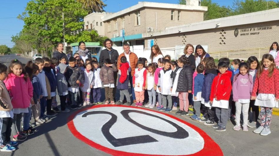 Campaña sobre seguridad vial "Bajar la velocidad salva vidas"