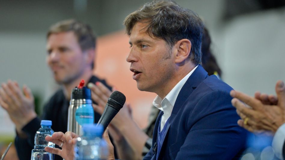 Kicillof define contra reloj un nuevo aumento para los estatales
