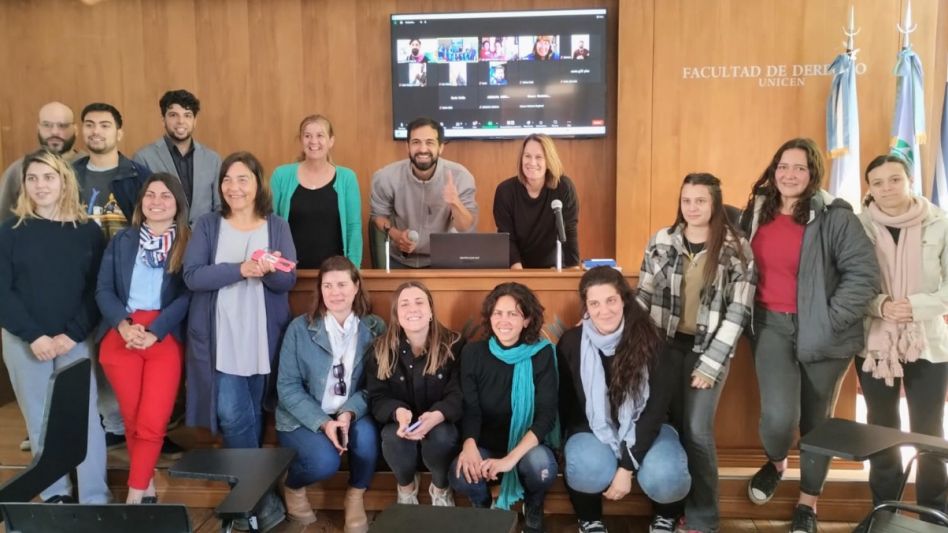 Se realizaron dos actividades con el fin de profundizar el conocimiento sobre cuestiones legales, planes de trabajo y experiencias desarrolladas en otras ciudades.
