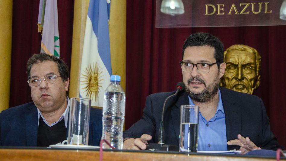 Si de jefatura de Gobierno se trata, la foto refleja al saliente Vieyra y al flamante, desde mañana, Pedro Sottile.  FOTO ARCHIVO/NACHO CORREA