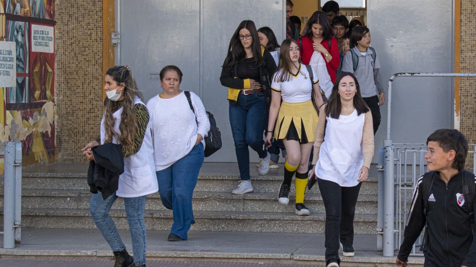 Los docentes percibirán un 30% de aumento entre octubre y diciembre, a pagarse en tres tramos.  NACHO CORREA