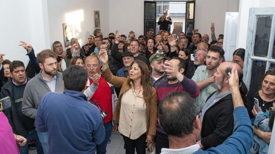 La militancia peronista se congregó ayer en la sede del PJ Azul para celebrar un nuevo Día de la Lealtad.