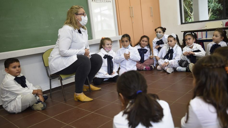 La Provincia oficializó adhesión al programa que amplía la jornada en escuelas
