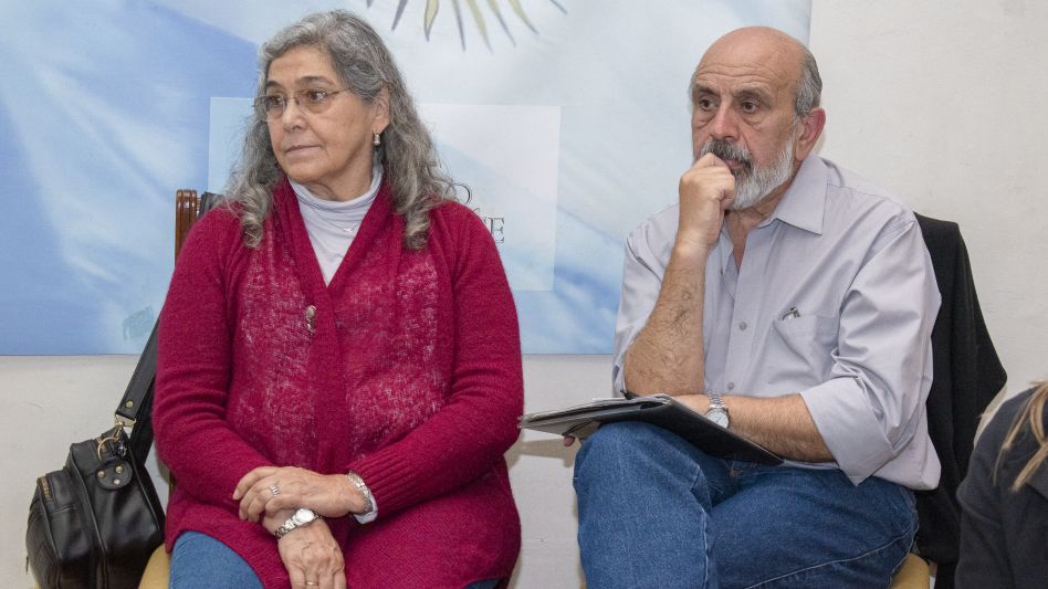 El autor del libro a quien se le brindó un ferviente aplauso en el recinto por la dedicatoria al trabajo realizado.  NACHO CORREA  