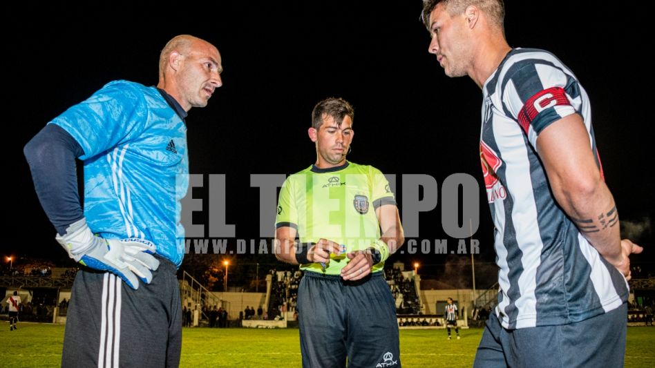 En un aburrido encuentro, River y Alumni igualaron sin goles
