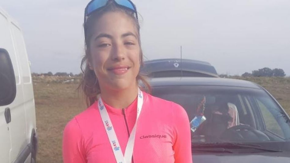 Abril Azimonti en ciclismo. Foto: gentileza Prensa Municipal.