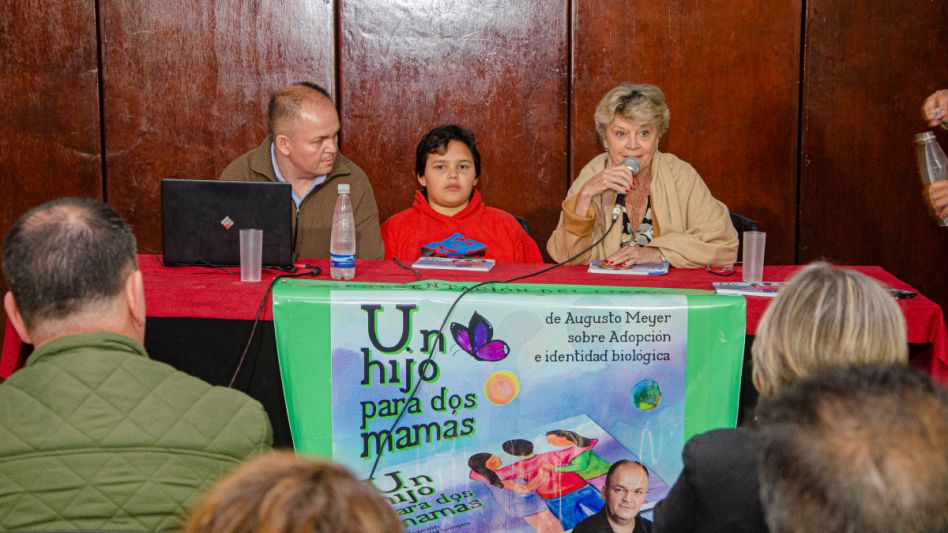 Una postal del acto de presentación del libro.  FOTO NACHO CORREA
