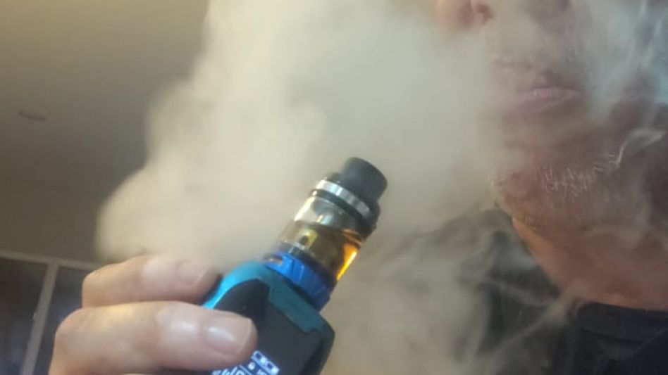  El cigarrillo electrónico "es el gancho para que  los adolescentes sean fumadores en el futuro"