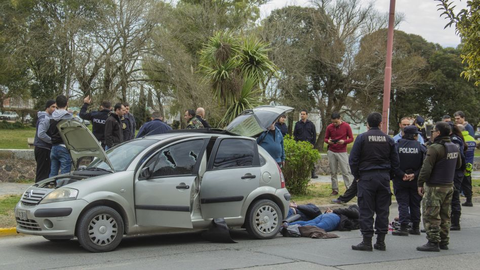 El auto en que los autores de este hecho andaban el día que fueron arrestados había sido robado en Bahía Blanca.  NICOLÁS MURCIA/ARCHIVO/EL TIEMPO