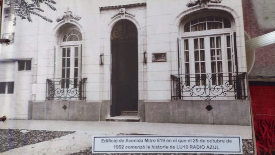 Edificio de Avenida Mitre 819 en el que el 25 de octubre de 1952 comenzó la historia de LU10 Radio Azul.  