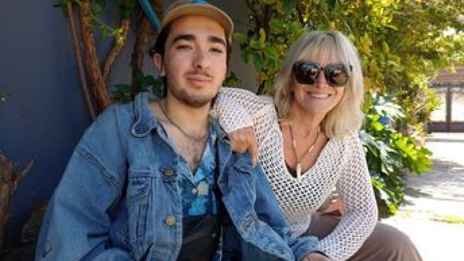 María Silvia Aranza convoca a un Íntimo recorrido que involucra la historia de su vida a través de las canciones. La hermosa propuesta cuenta con el acompañamiento del talentoso Tomás Chiodi.