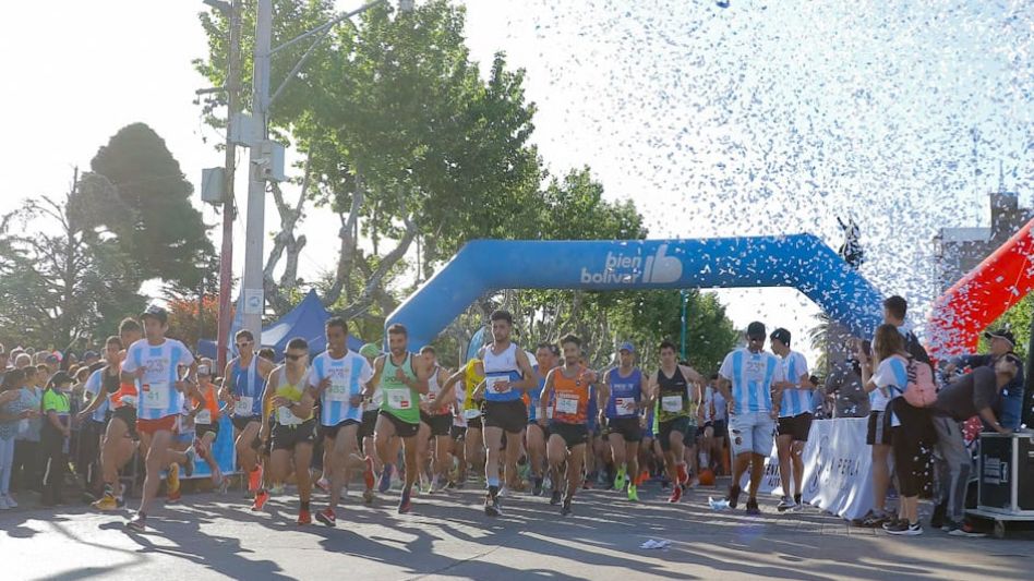 El pasado sábado y desde el Centro Cívico de Bolívar, más de 3000 corredores largaron en oleadas para participar de la Maratón Internacional Dino Hugo Tinelli.