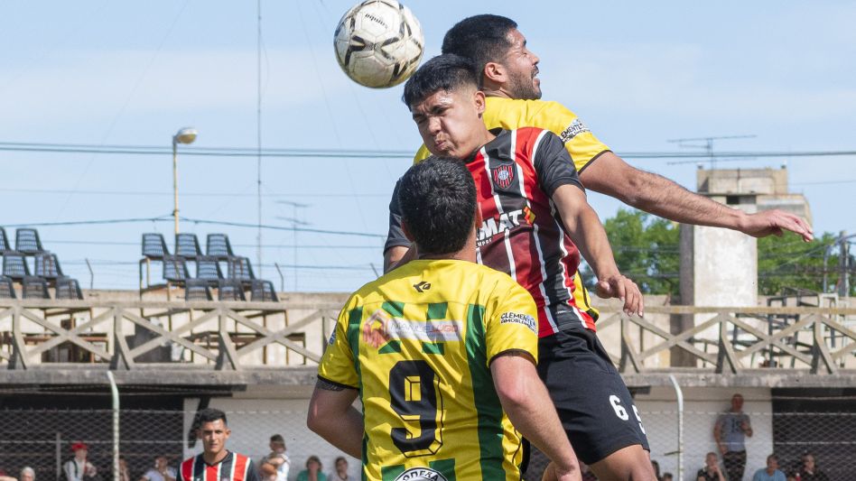 Piazza y Chacarita se enfrentarán mañana a las 20 horas en el Emilio S. Puente, por la vuelta de las semifinales del Torneo Clausura. Foto: NICOLÁS MURCIA. 