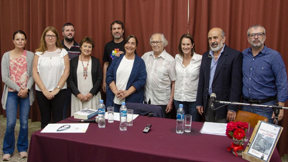 Concejales de diferentes bancadas legislativas reconocieron al Premio Nobel de la Paz, como Huésped de Honor y al libro de Meza de Interés Comunitario y Educativo.