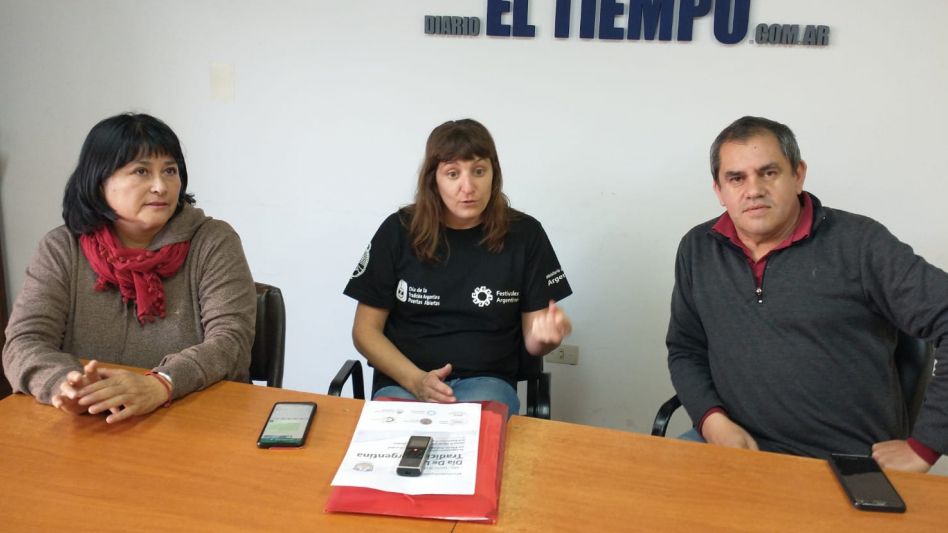Gladys Basualdo, Pamela Gioyosa y Oscar Perull en representación del Círculo Árabe, Puertas Abiertas y Cesuar, respectivamente.   ARCHIVO EL TIEMPO 