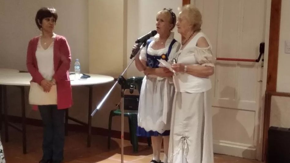 Heiland hizo una breve alocución en español y alemán, apuntando directamente a los jóvenes descendientes instándolos a participar para mantener vigente la cultura ancestral.