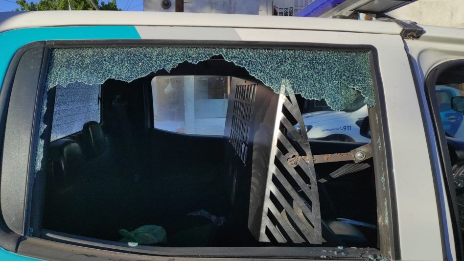 El incidente se produjo en las afueras de un predio donde se estaba realizando una fiesta privada, en Industria y Tiro Federal. FOTOS: EPDS AZUL/PBA