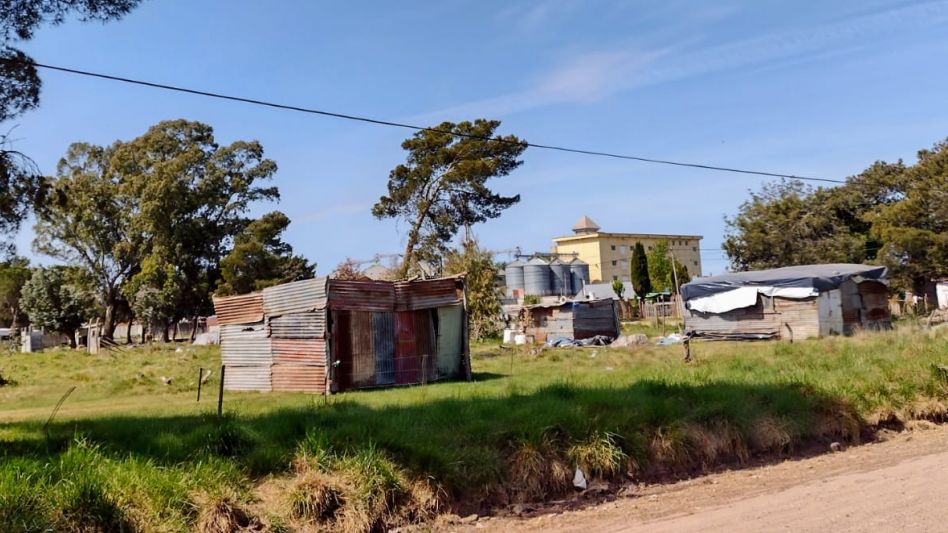 El asentamiento que aumenta, sobre el predio de la ex curtiembre Piazza, en el que un estudio científico detectó el cancerígeno Cromo VI.