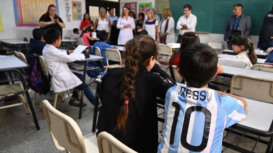 Alumnos bonaerenses podrán ver los partidos en las escuelas o irse antes
