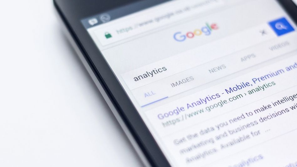 El plan de Google para verificar reseñas: retrasarlas 24 horas