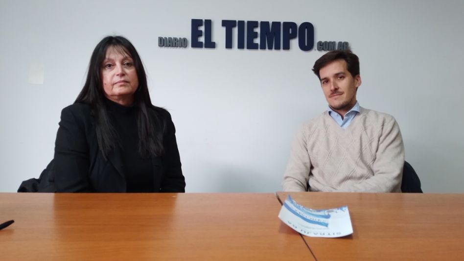 Cristina Croharé junto a Tomás Puppio, dirigentes del Sindicato de Trabajadores Judiciales (SITRAJU).