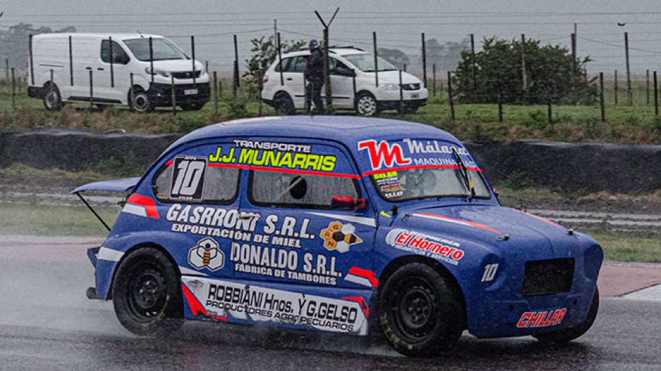 El chillarense Leonel Gelso logró su primera victoria en la Promocional 1100 bajo una condición de pista. FOTO: GENTILEZA NICOLÁS ISALBERTI 