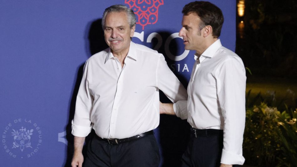Qué es la gastritis erosiva, el cuadro que presentó el Presidente en Bali