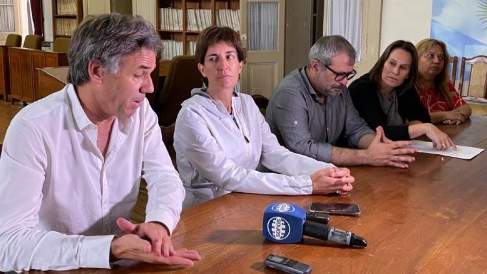 Los concejales Ortíz, Álvarez, Propato, Colomé y Crisafulli, ayer, en rueda de prensa.  PRENSA CONCEJO DELIBERANTE