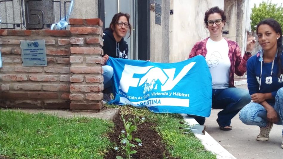 En el  Día del Militante Peronista plantaron flores de "nomeolvides".