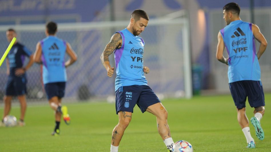 Scaloni probó a los "tocados" en una práctica sin Messi