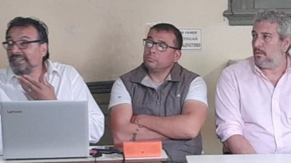 Luciano Giachetti, Ignacio Gauna y Pablo Cúpparo el día que hablaron con los medios locales y presentaron la nueva página web con la que cuenta el Consejo Escolar de Azul.  PRENSA IPPA