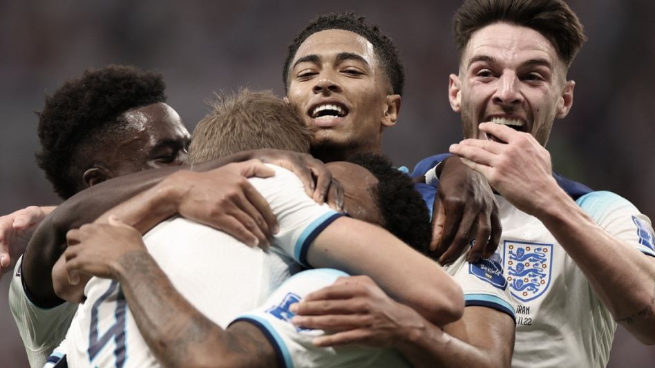 Inglaterra goleó 6-2 a Irán y mostró potencial para ser uno de los candidatos en su debut en el Mundial Qatar 2022