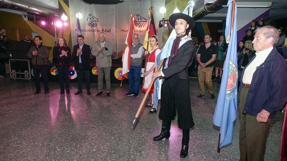 "Hemos trabajado muchísimo para llevar a   cabo la vigésima fiesta de las colectividades"