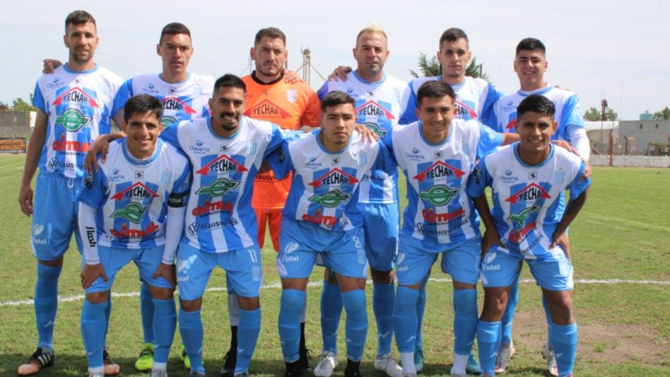 Ferrocarril Sud de Olavarría jugará frente a Atlético Mar del Plata, en la segunda ronda. El Carbonero cuenta con tres azuleños en su plantel. ARCHIVO