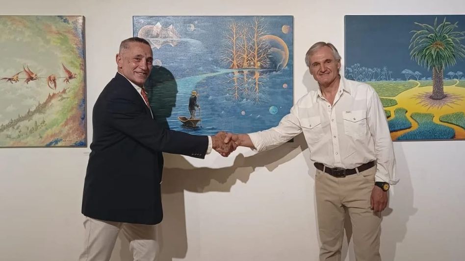 Los artistas Fabián Amestoy y Luis Furio en la exposición en el Museo Comunitario. 